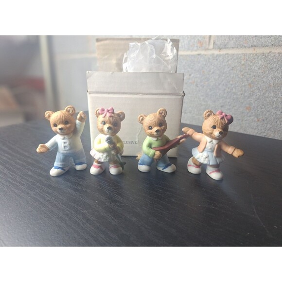 Homeco Sock Hop Dance Porcelain Bear Collection - Picture 2 of 6
